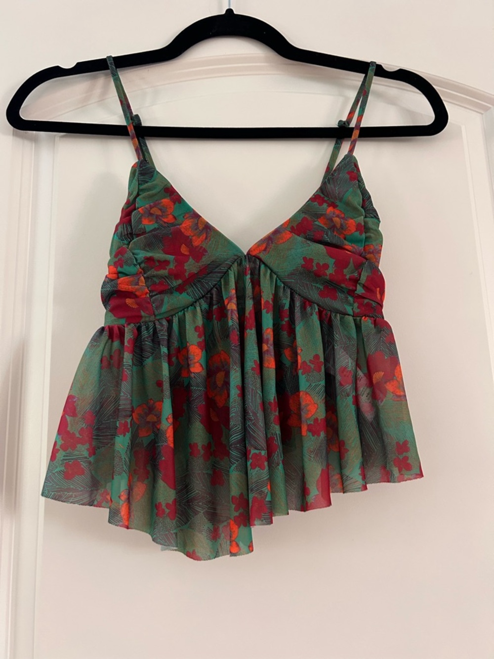 Urban Outfitters Lila Ruched Ruffled Cropped Cami. Tropical. Floral. Babydoll. S - Picture 4 of 8